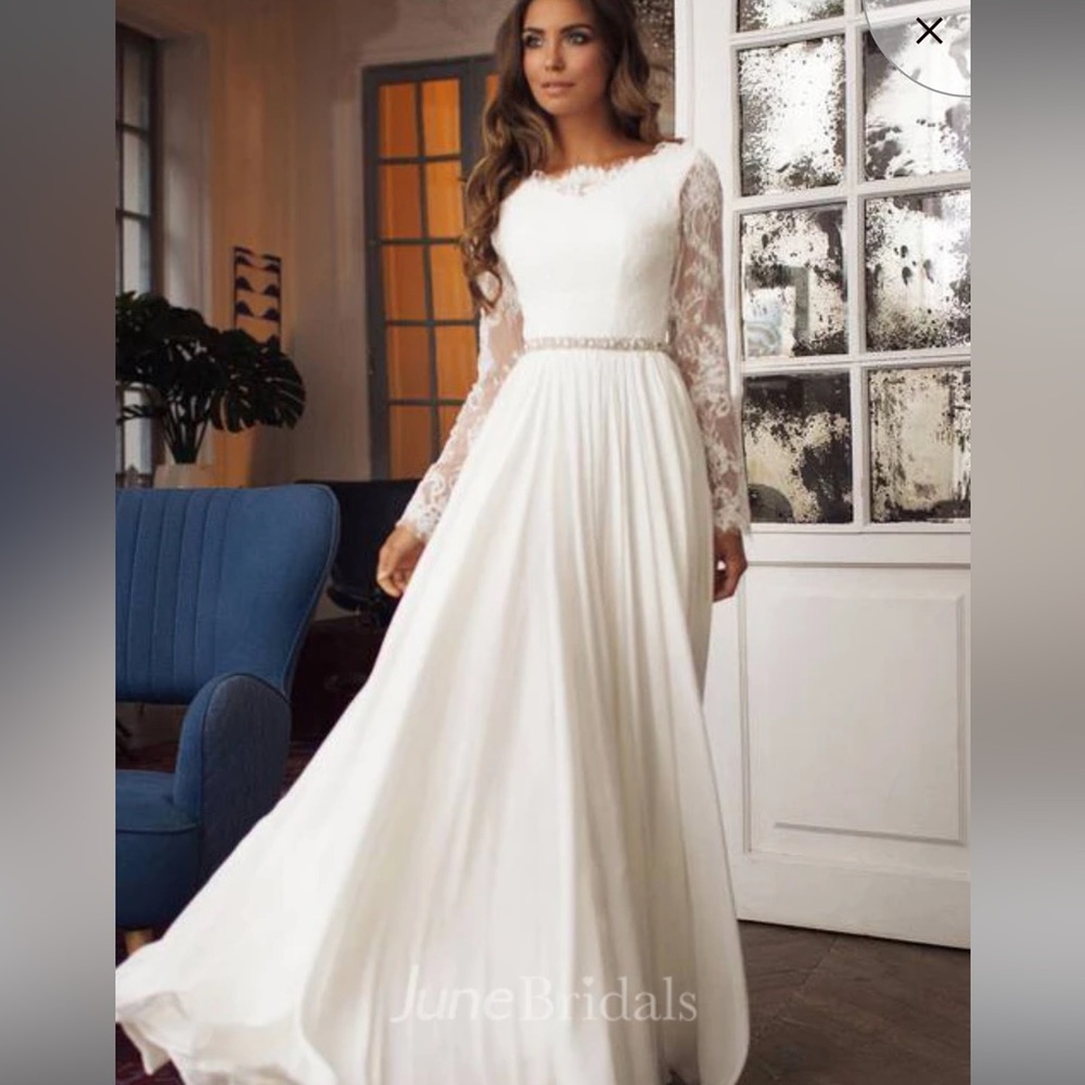Size 16 wedding dress, comes with the belt and a garment bag!